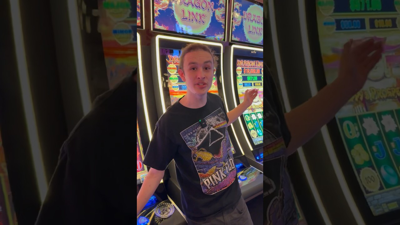 Does Playing THREE Slot Machines Give More BONUSES? #slots #British casino online #gambling