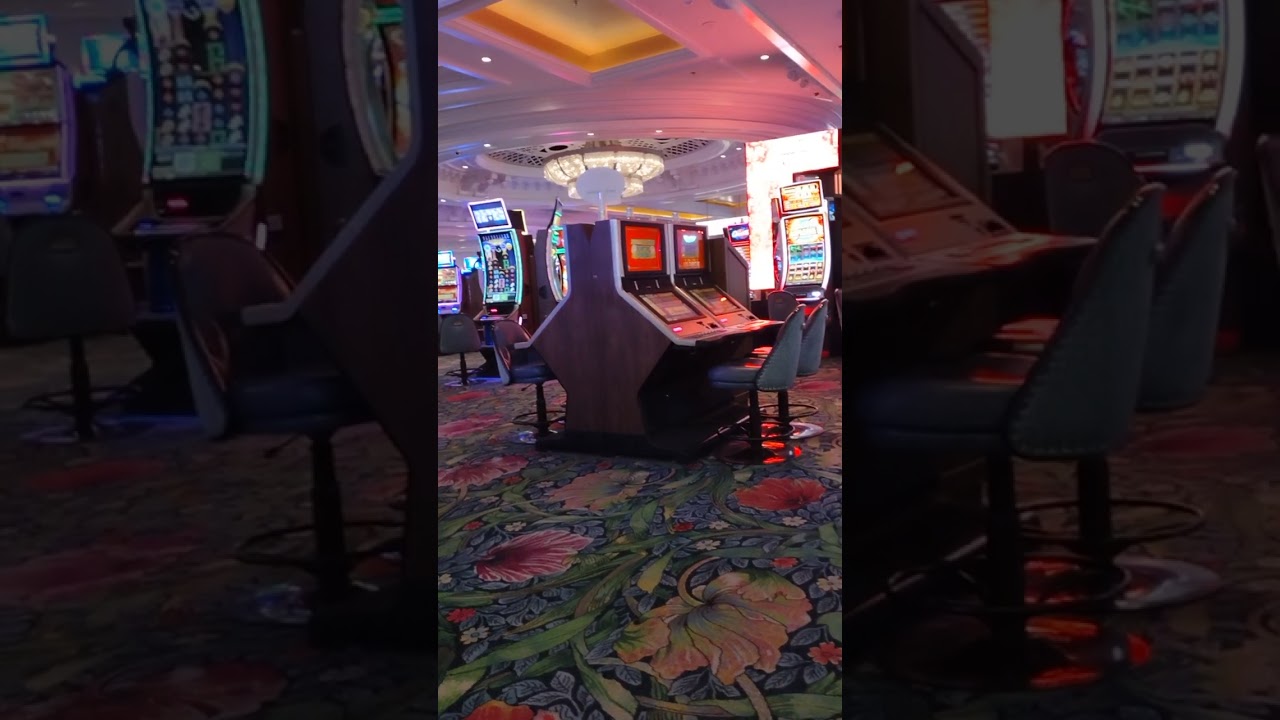 drink service 5:00 a.m. In an empty British casino online